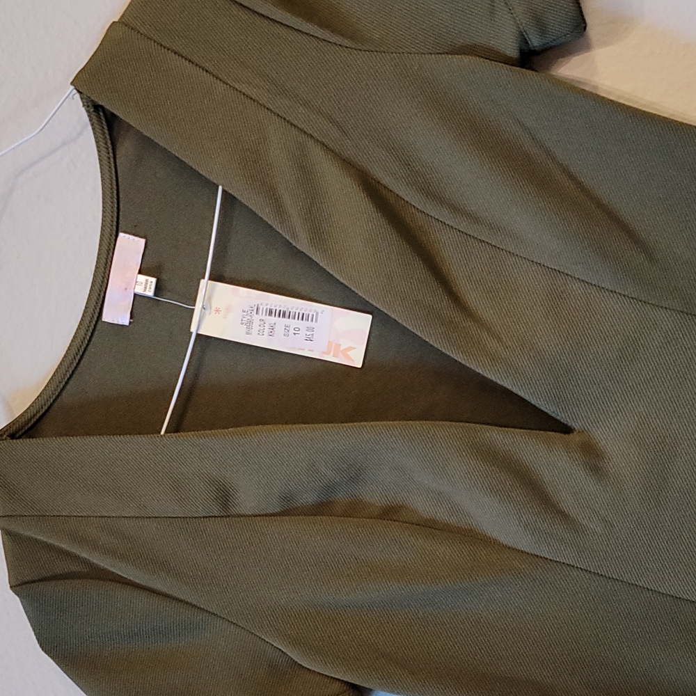 Dress - Picture 7 of 7